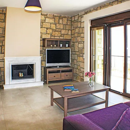 Holiday home Petrina Kastri 3